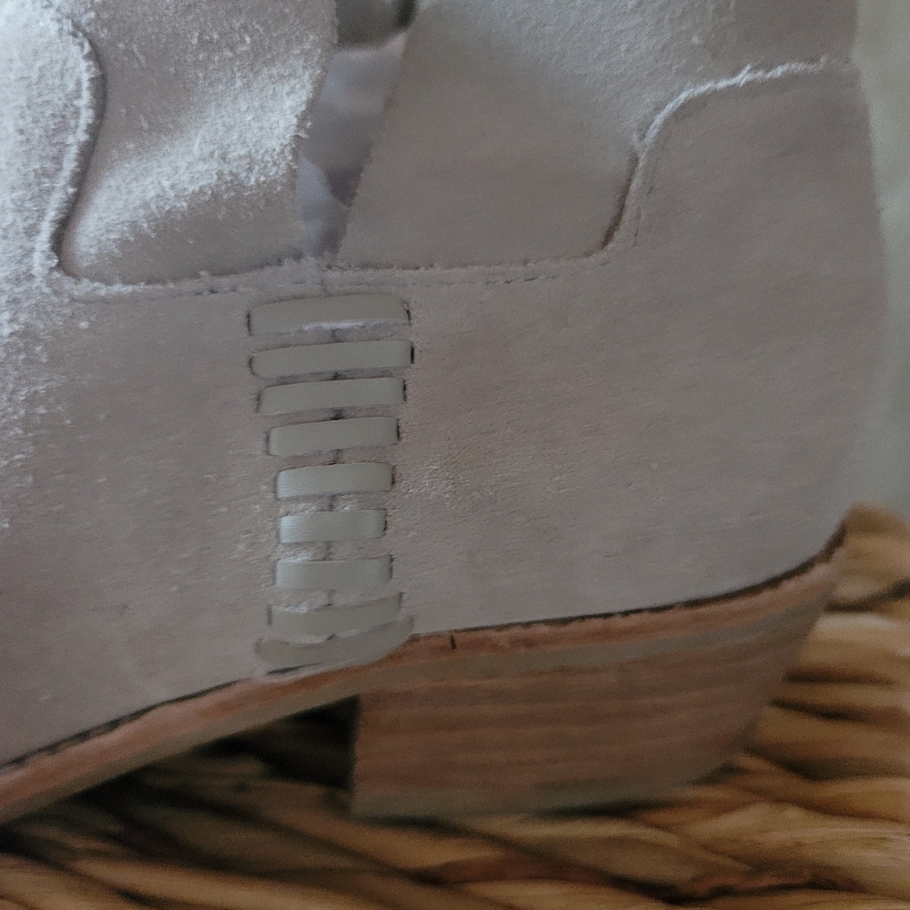 Dolce Vita Gray Ankle Boots for Stylish Comfort - Picture 5 of 7